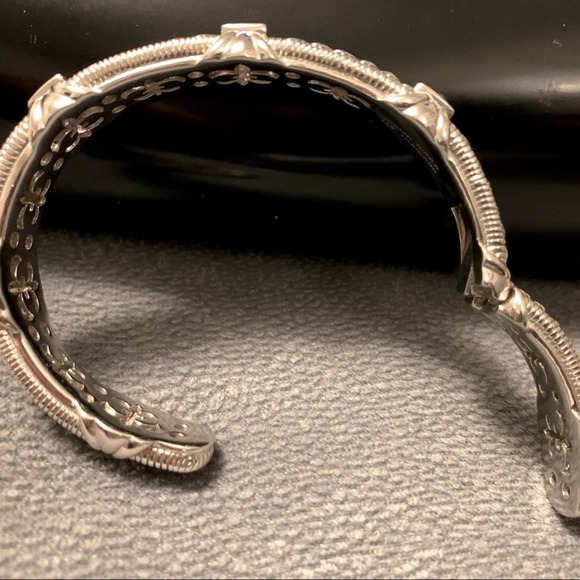 Judith Ripka hinged cuff sterling silver 925 bracelet with amethysts. Size Large - Picture 4 of 9